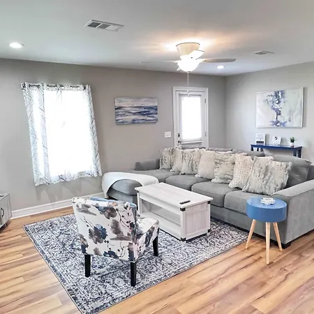 Hues Of Blue 2Br 2Ba Home On Quiet Street
